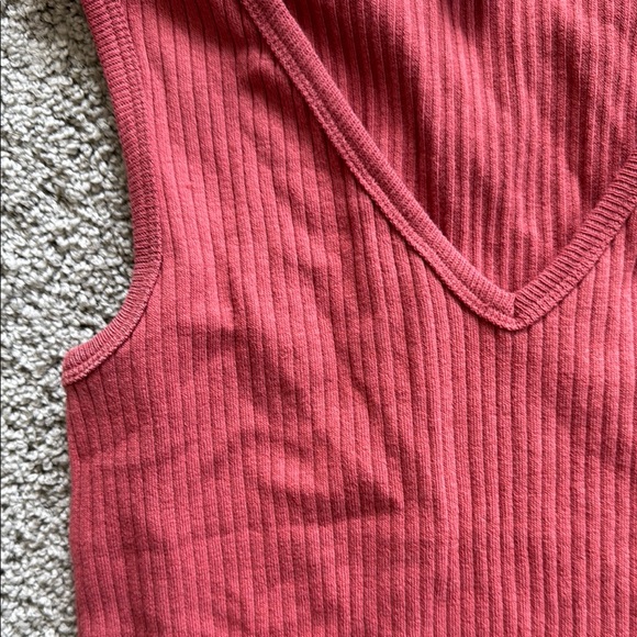Women's Sleeveless V-Neck Top - Red - Picture 3 of 5